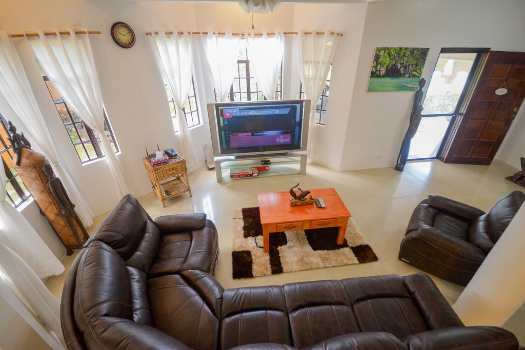 Hilltop Pool And Villa Puerto Princesa Εξωτερικό φωτογραφία